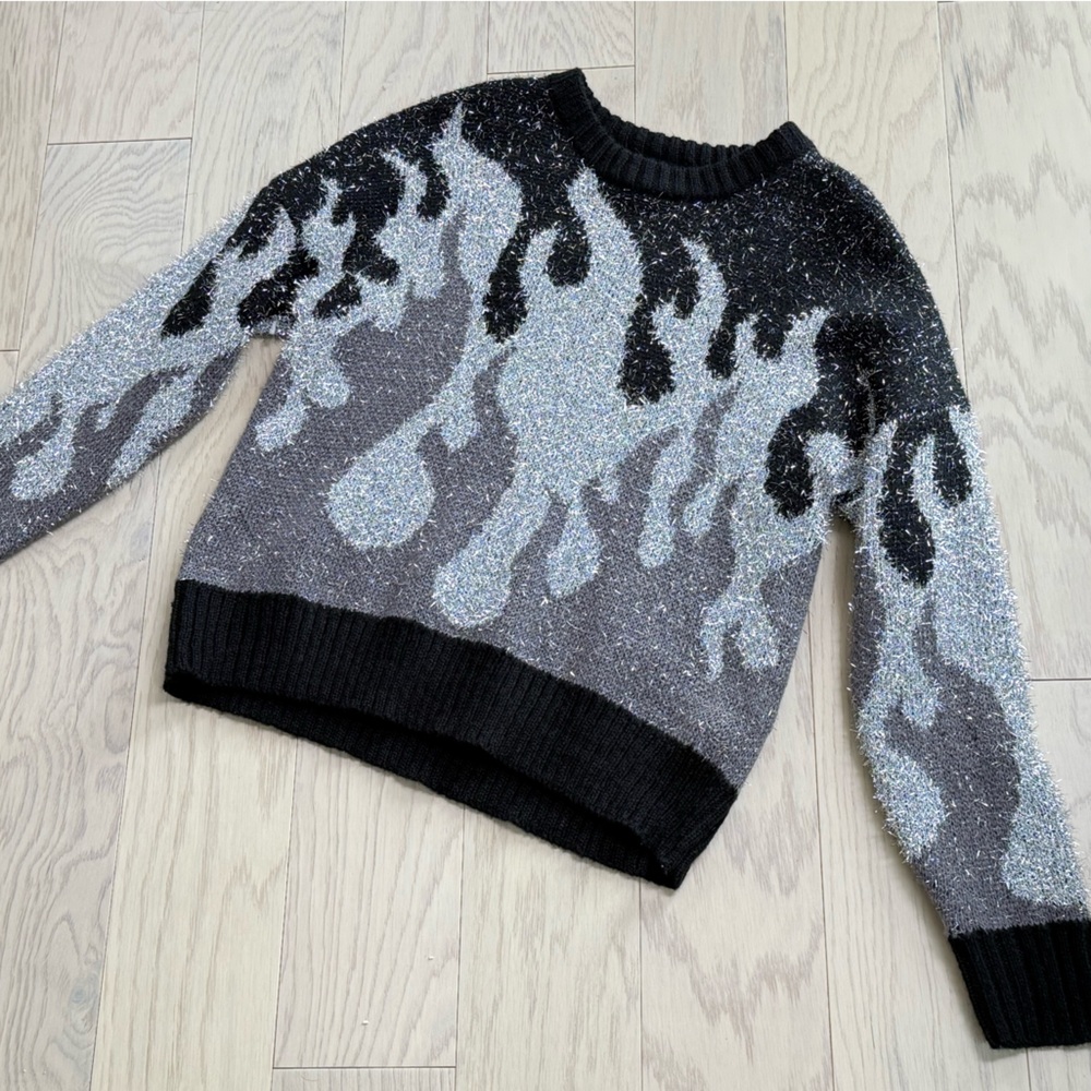 Stylish Black and Gray Patterned Sweater